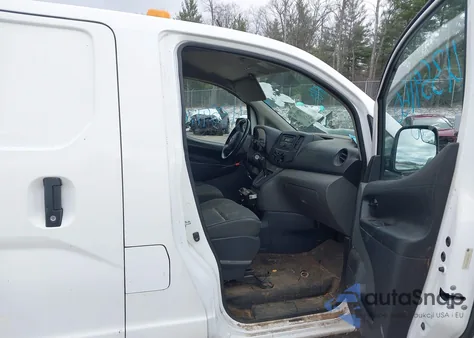 2015 Nissan Nv200 S из США, поврежденный, VIN 3N6CM0KN5FK697321